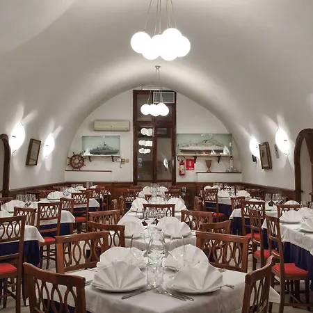 Al Pescatore & Restaurant Готель